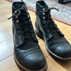 Red wing women’s boots lace up size 7.5 just broken in.